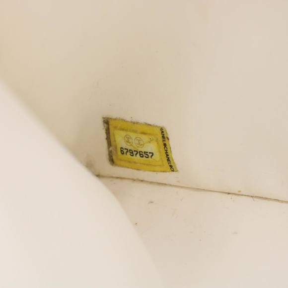 CHANEL Logo CC Tote - Picture 6 of 16